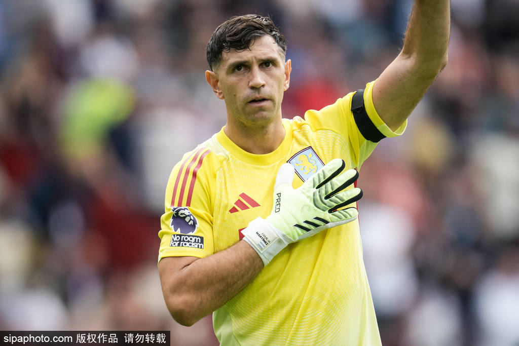 两手操作！曝曼联仍想签维拉的大马丁 同时在谈拉门斯