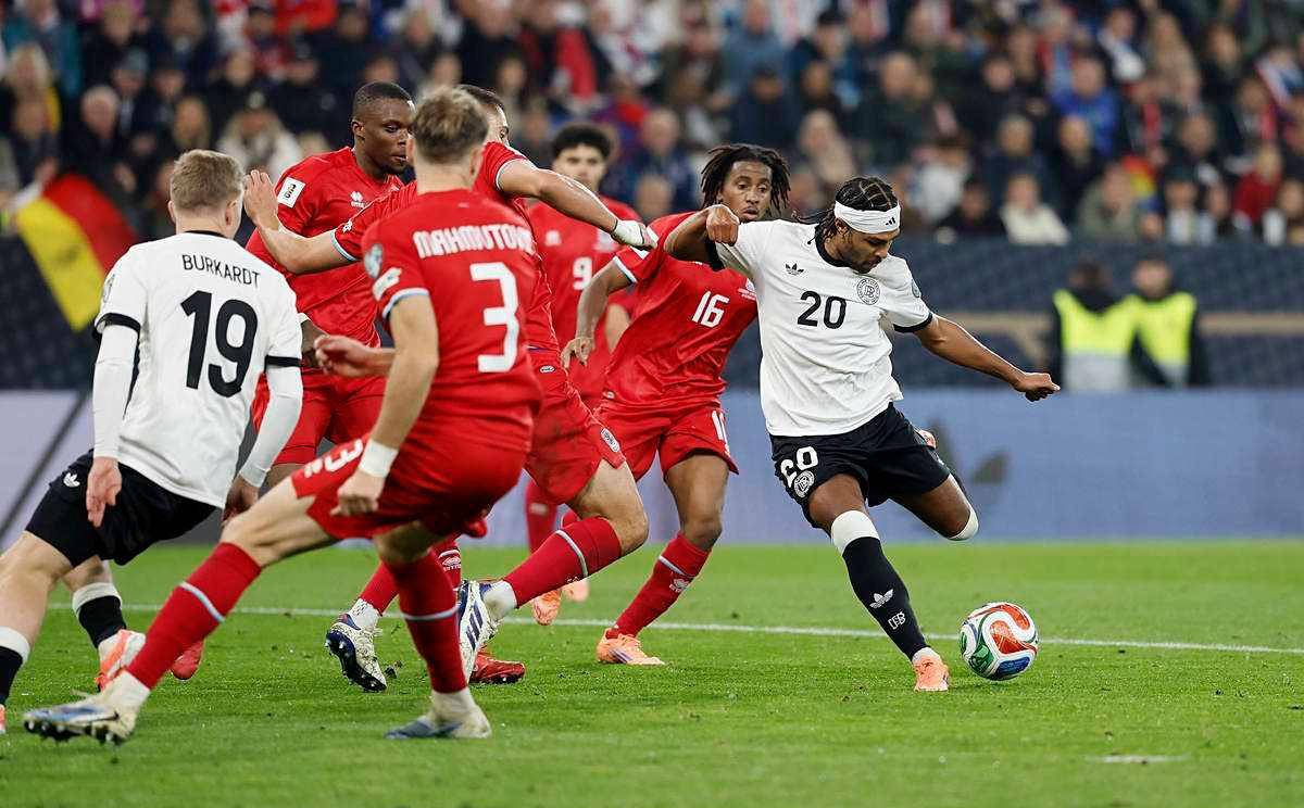 弗赖堡均衡阵容备受瞩目，法兰克福防线存隐忧