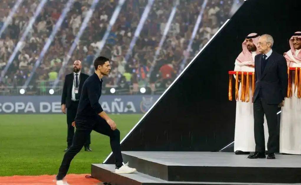 震惊！皇马的8个月惨痛教训：一个天才的坠落与更衣室暗战之谜！